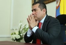 Roban camioneta del representante Carlos Chacón en Cúcuta