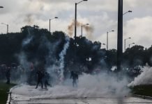 8 Policías resultaron heridos durante los disturbios ocurridos en la noche de este martes