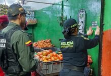 La Policía Metropolitana de Santa Marta se tomó el Mercado Público entregando recomendaciones contra la Extorsión.
