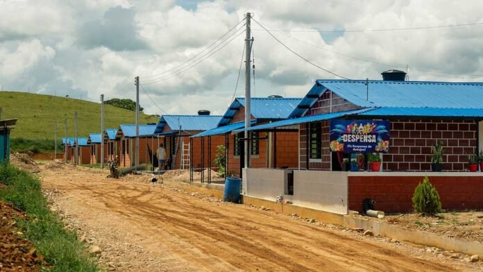 251111-106-familias-firmantes-del-Acuerdo-de-Paz-recibiran-viviendas-rurales-1-1280